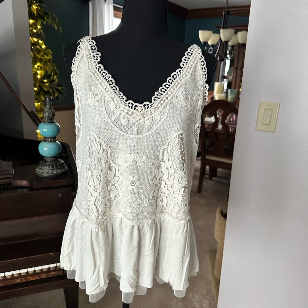 Romantic Lace Trim Peplum Tank Top in Cream